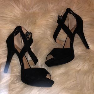 Material Girl size 6 black strappy suede heels